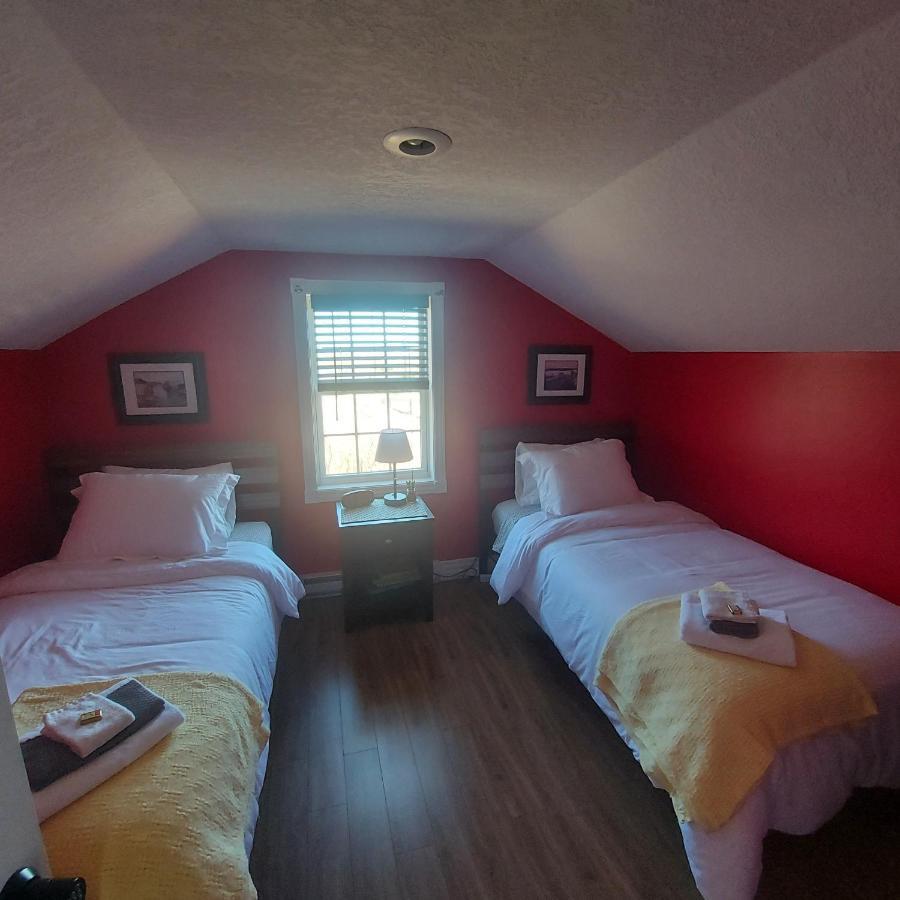 Starboard Side Guest House Channel-Port aux Basques Eksteriør billede